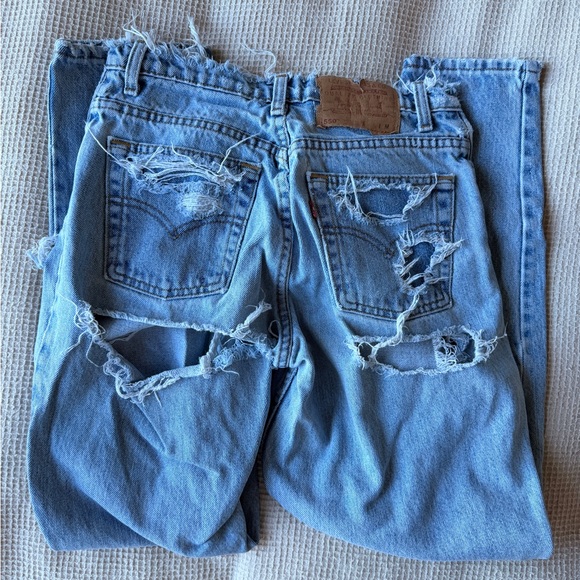 Levi's Light Blue Distressed Skinny Jeans - Picture 3 of 4